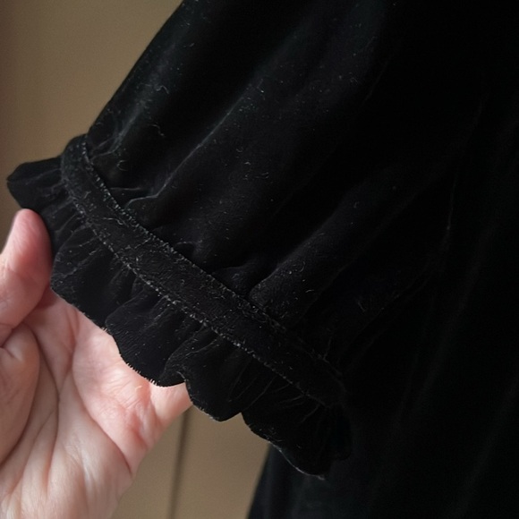 Gap XL Black Short Sleeve Velvet Blpuse Ruffle Collar & Sleeve Holiday Essential - Picture 4 of 7